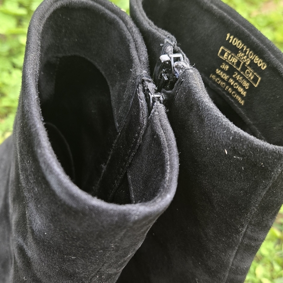 Zara Black Heeled Boots with Gold Detail - Picture 4 of 5